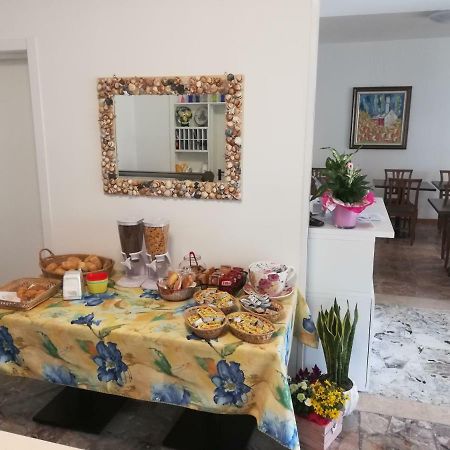 Albergo Elena Garni Caorle Exterior photo