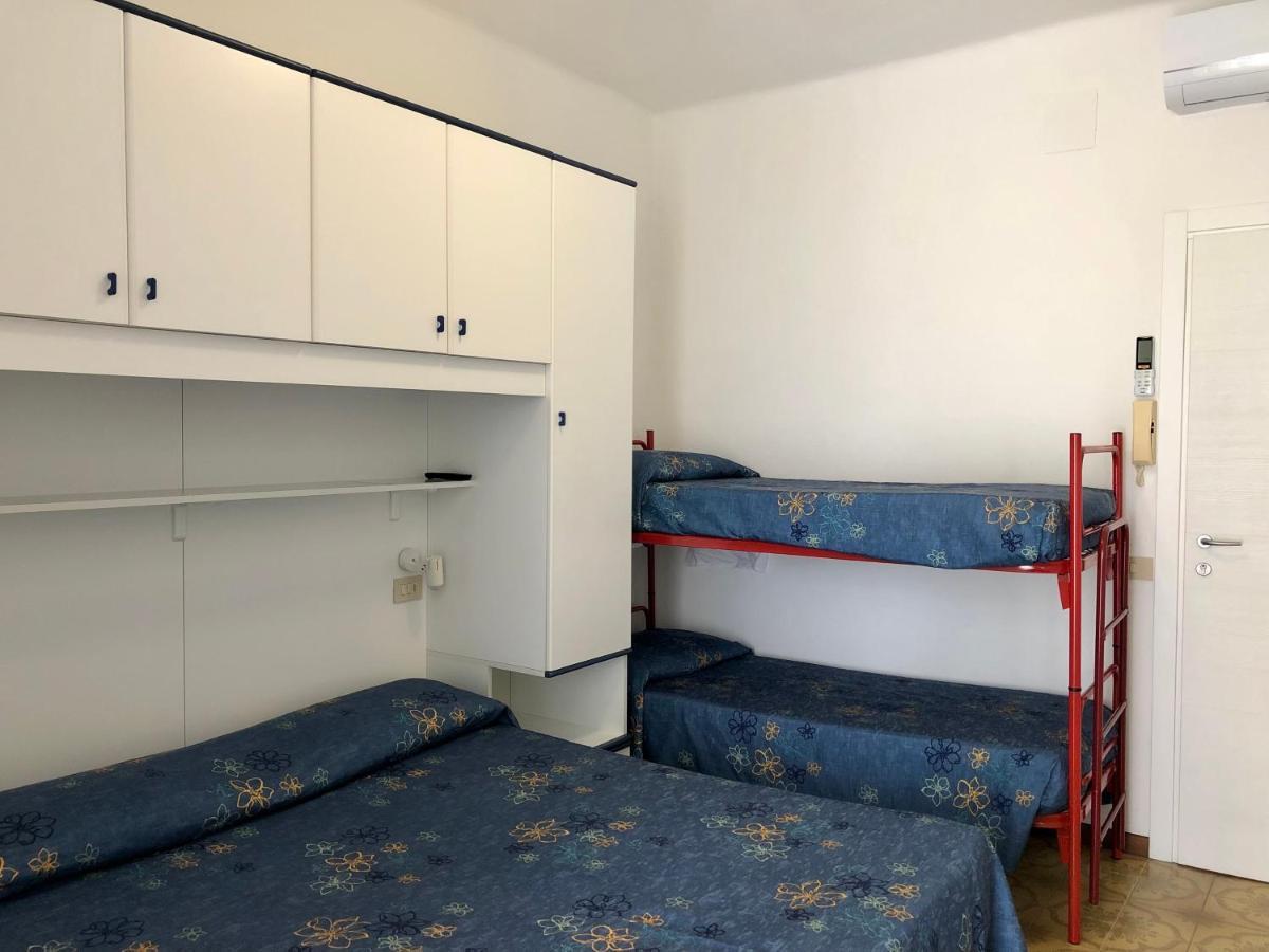 Albergo Elena Garni Caorle Exterior photo