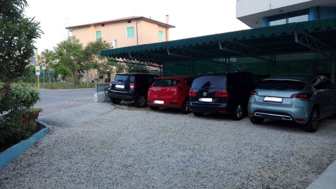 Albergo Elena Garni Caorle Exterior photo