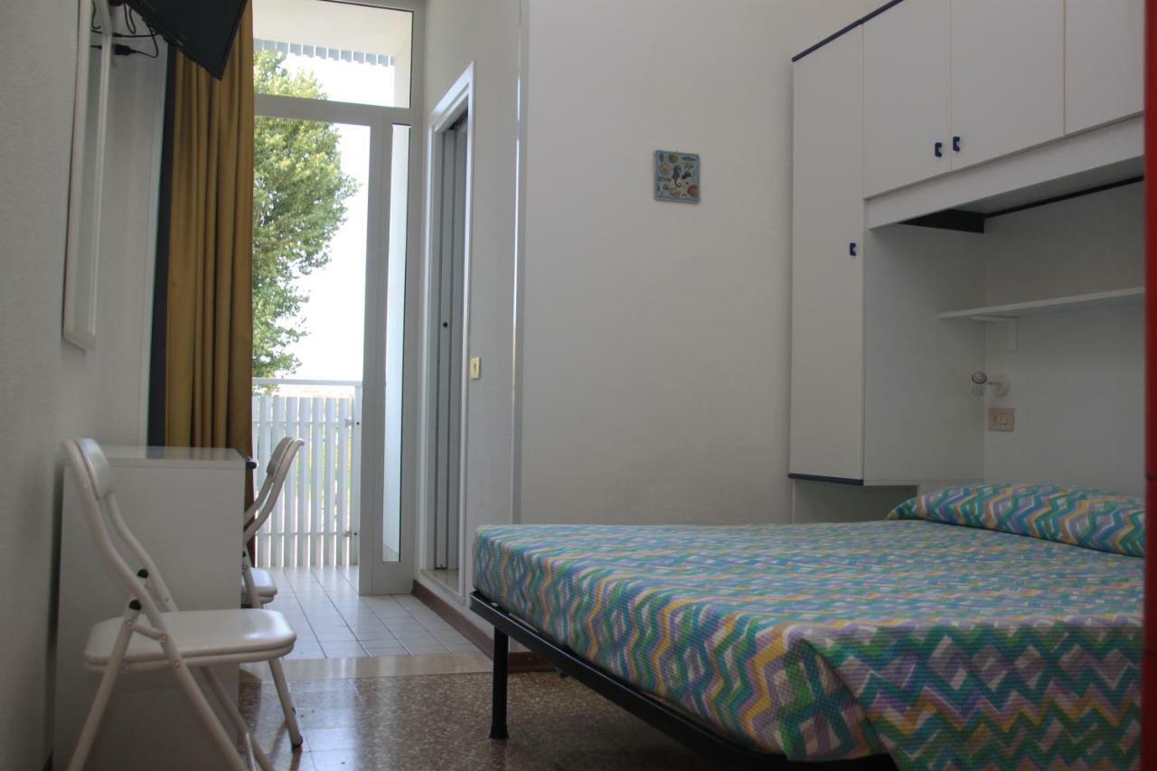 Albergo Elena Garni Caorle Exterior photo